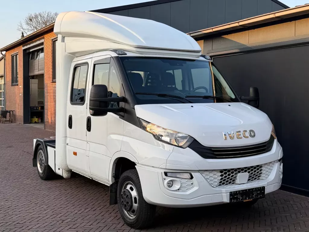 Iveco Daily 40C21 3.0 BE Trekker Dubbel Cabine Luchtvering verkocht