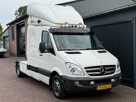 Mercedes-Benz Sprinter 519 V6 Be Trekker 8.5 Ton Sleepcab Crane 1485KG