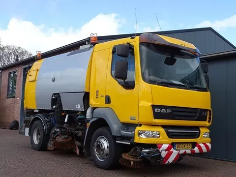 DAF LF 55 EURO 5 EEV VEEGMACHINE HYDROSTAAT BUCHER SCH&Ouml;RLING