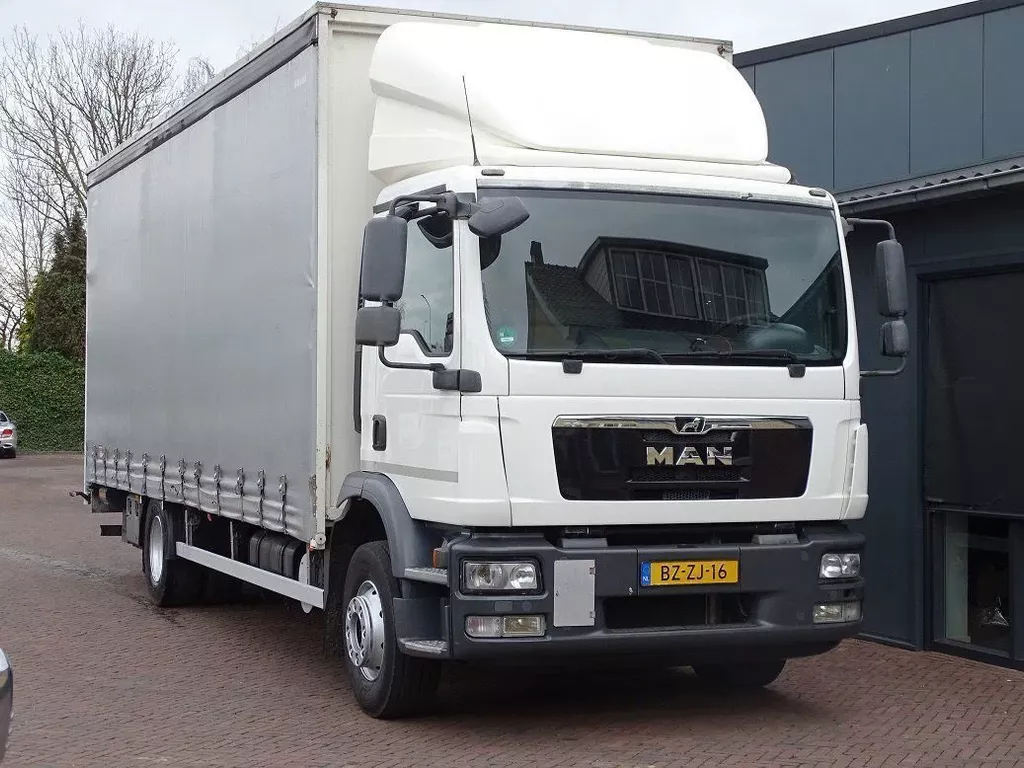 MAN TGM 15.250 SLIDING ROOF TAILGAT TWISTLOCK