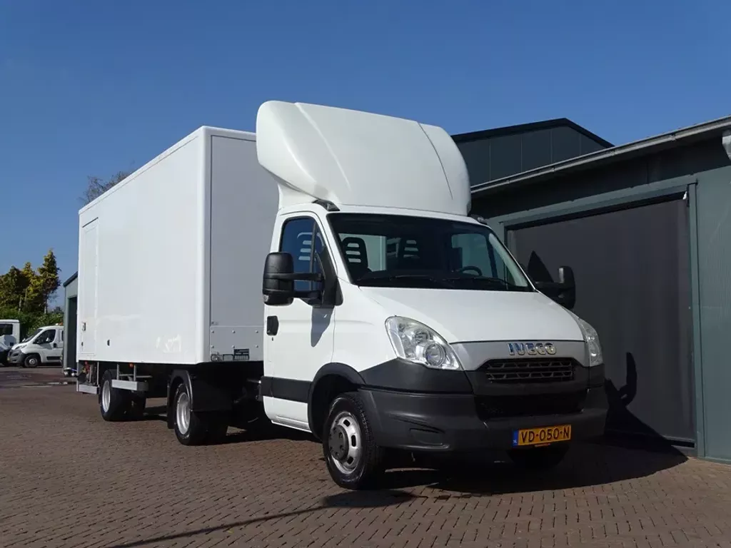 Iveco Daily 35C17 BE COMBINATIE PODIUM OPLEGGER 3800 KG LAADVERMOGEN LAADKLEP 1500 KG
