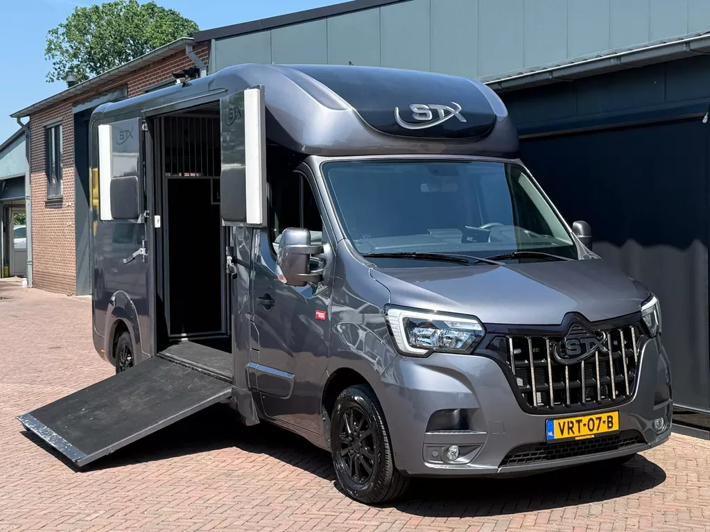 Renault Master STX S3 Paardenwagen Automaat Hengsten uitvoering N1