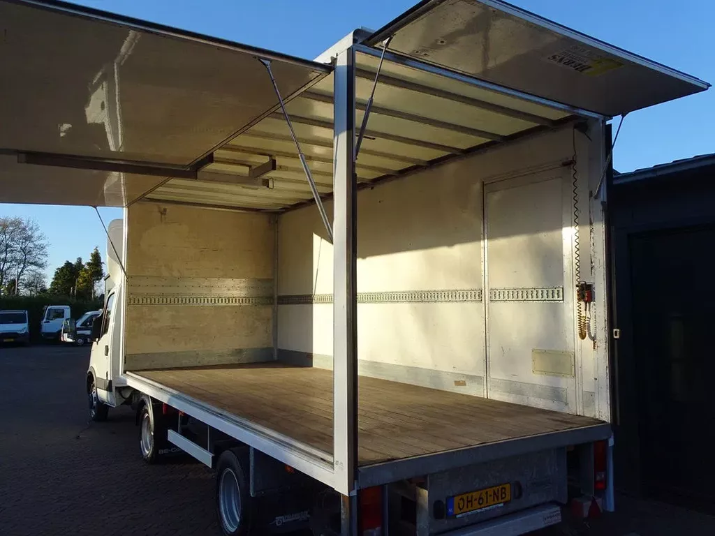 Iveco Daily 35C17 Be combinatie be trekker podium oplegger 3080 KG laadvm. 1.5 Ton Laadklep