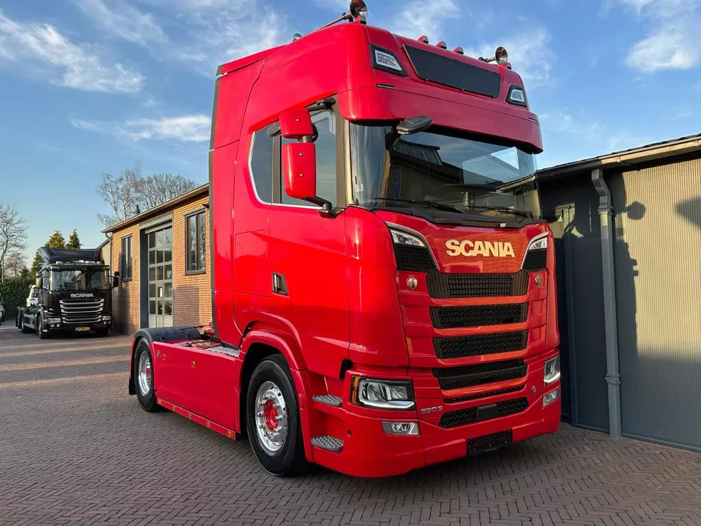 Scania S 590S V8 NGS KING OF THE ROAD VOL LED ALCOA verkocht